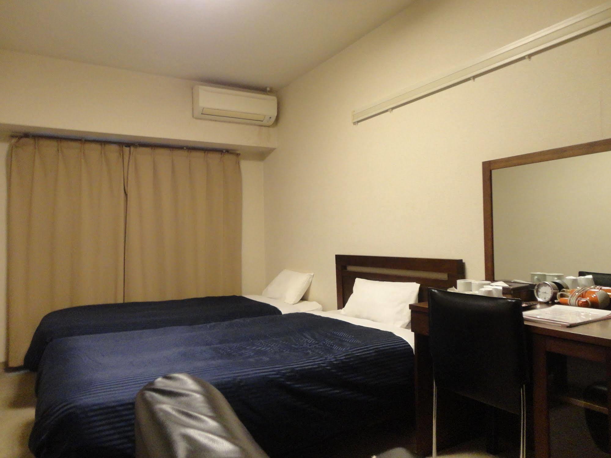 Hotel Livemax Budget Nagoya Bagian luar foto